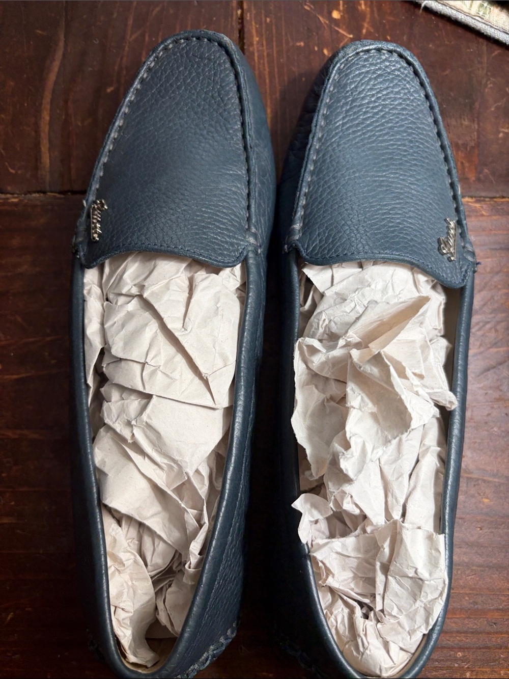 Gucci Navy Pebbled Leather Slip-On Loafers with Metal Logo